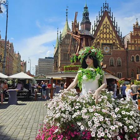 Hexus - Ofiar Oswiecimskich - Centrum Rynek *
